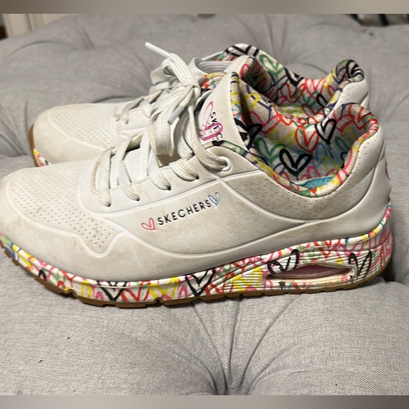 sketchers white tennis shoes